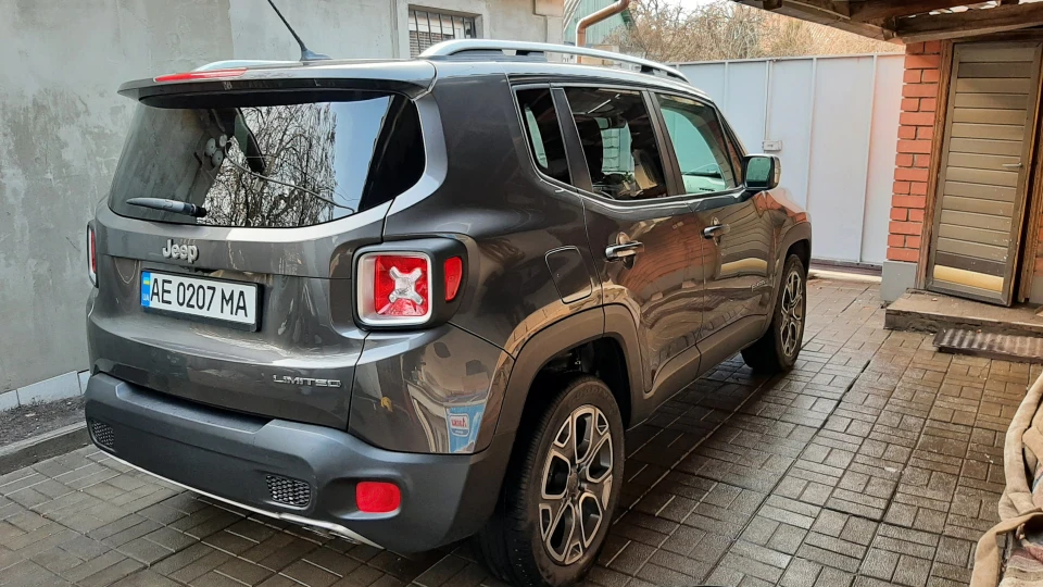 Jeep Renegade Спритний квадрат) 2
