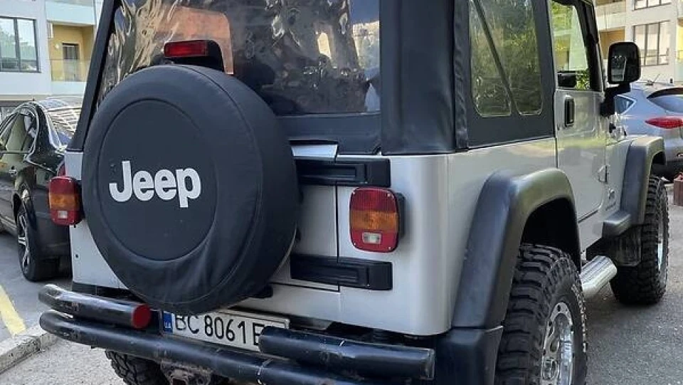 Jeep Wrangler Sport 2
