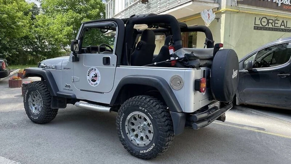 Jeep Wrangler Sport 3