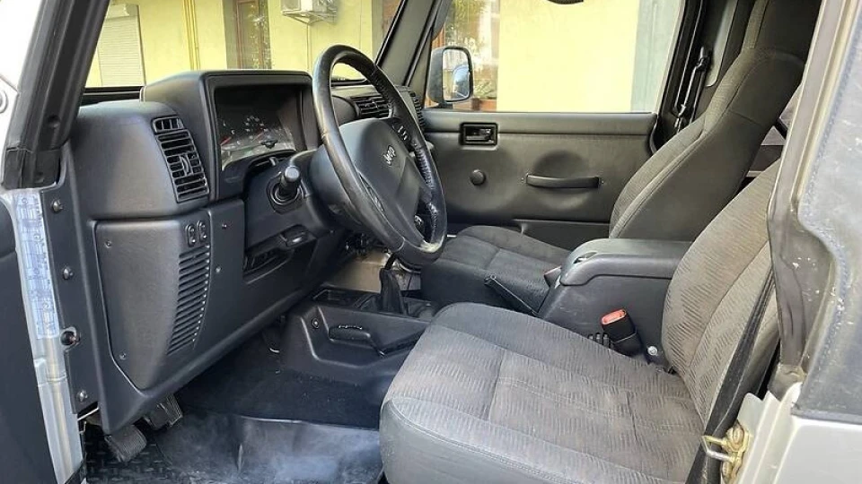 Jeep Wrangler Sport 4