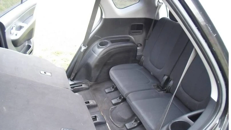 KIA Carens 4