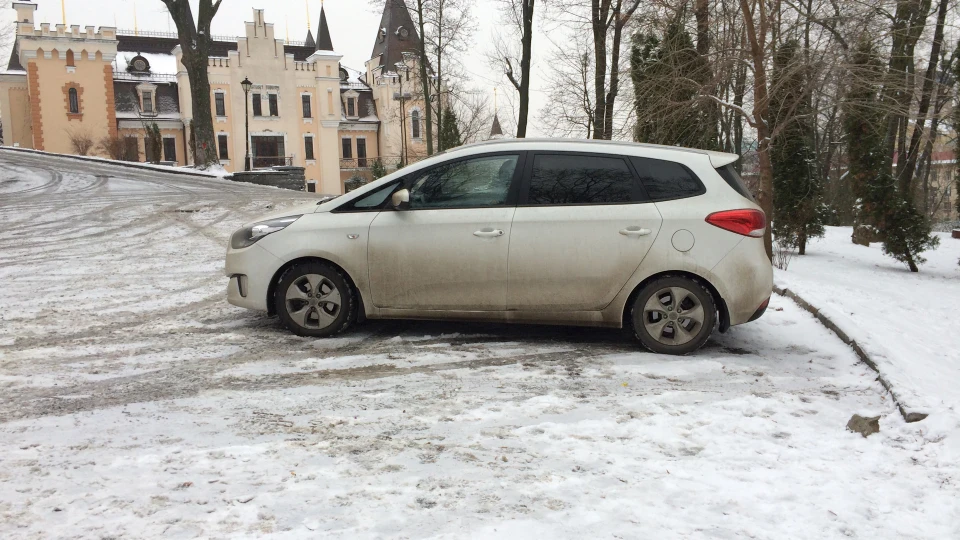 KIA Carens 2