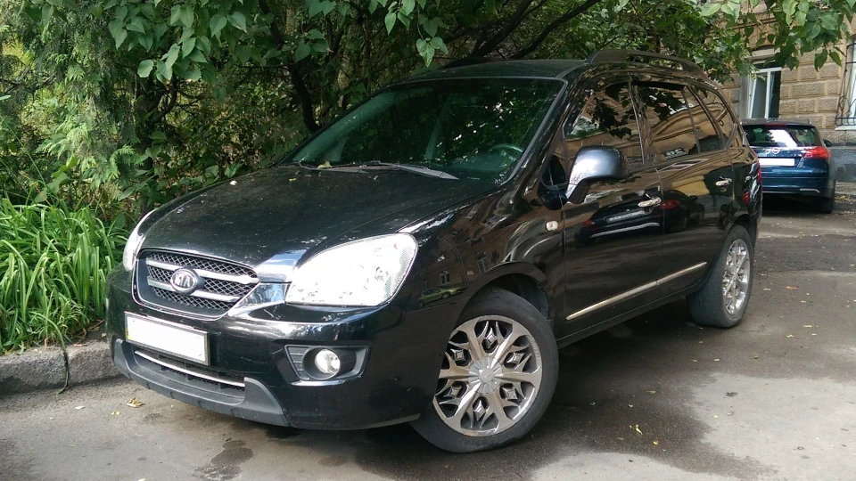 KIA Carens 2.0 CRDI АТ КАРЕНСИНО