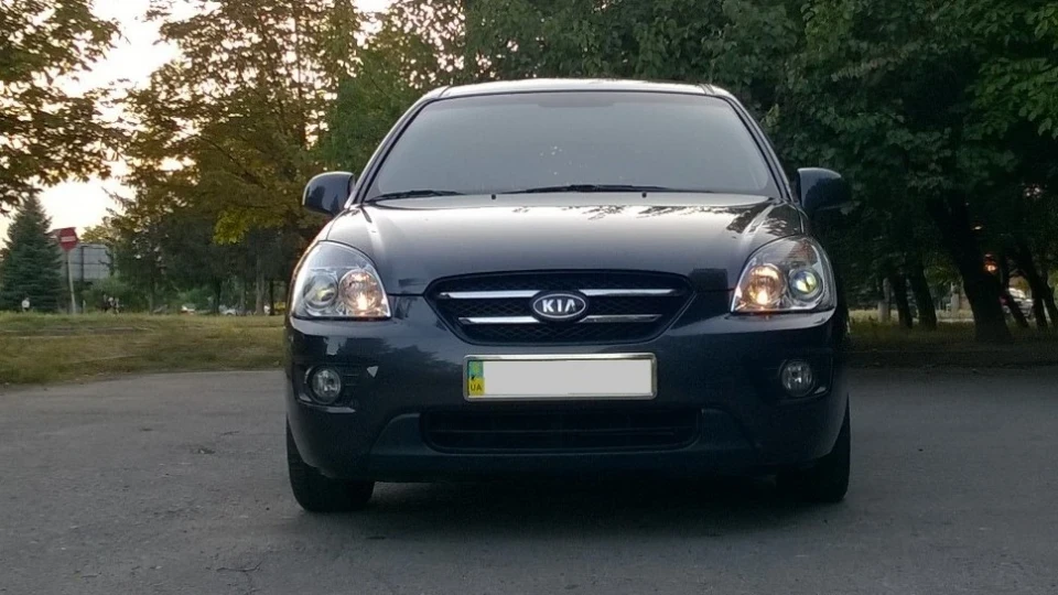 KIA Carens ... [asphalt] 5