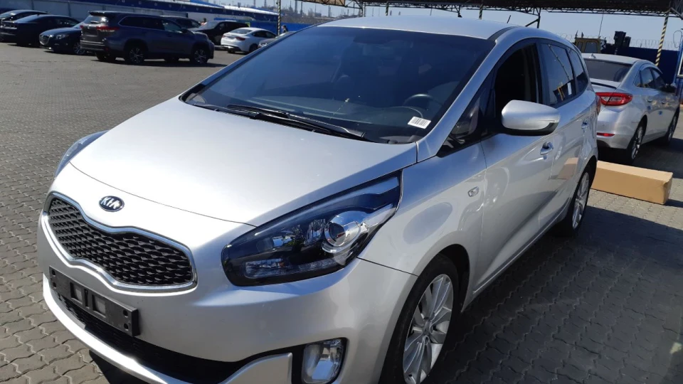 KIA Carens Lpi