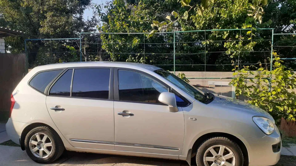 KIA Carens Помічник