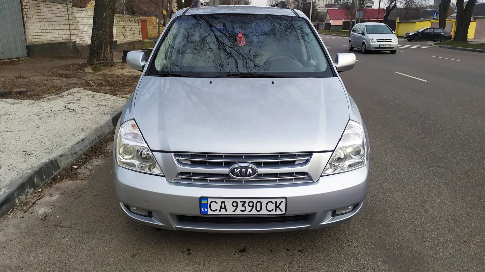 KIA Carnival 4