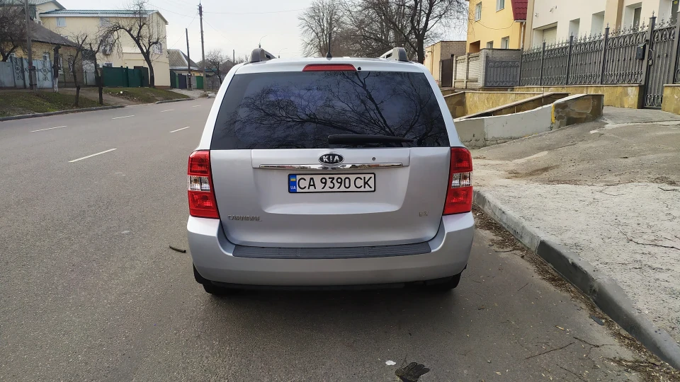 KIA Carnival 5
