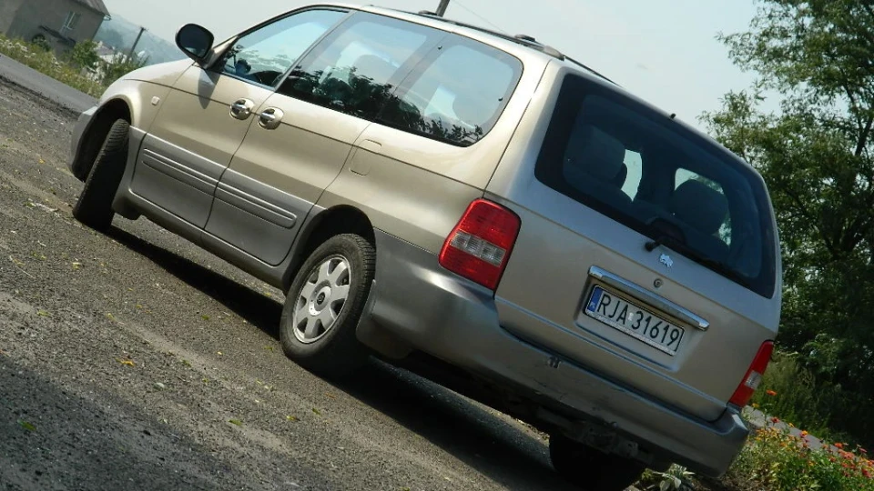 KIA Carnival 4