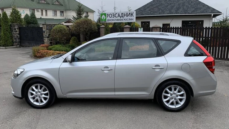 KIA Ceed SW 1,6, бензин, автомат 2