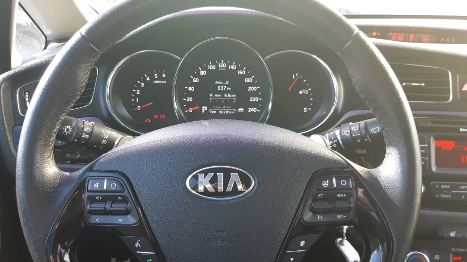 KIA Ceed SW 1.6 CRDI Prestige AT 5