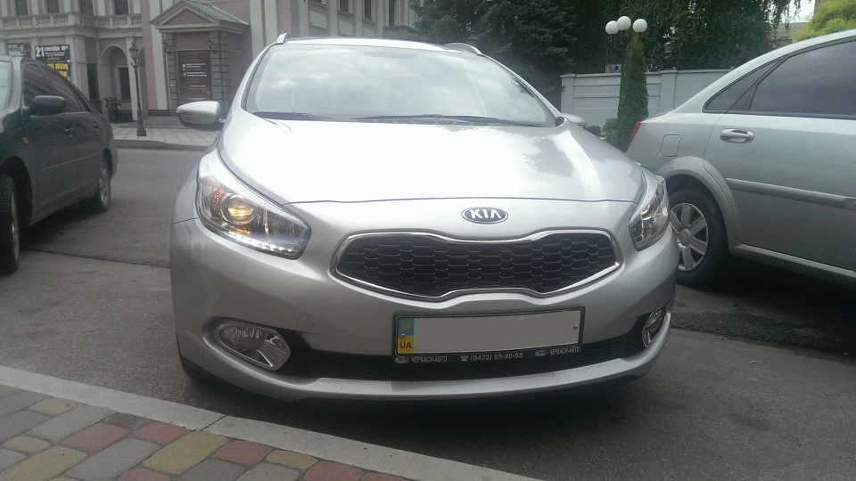 KIA Ceed SW AT CRDi Срібна Куля 3