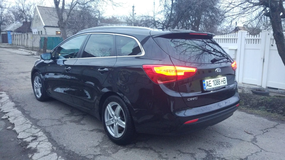 KIA Ceed SW Black Platinum 2