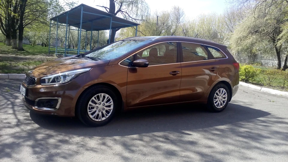 KIA Ceed SW Бронзовий 3