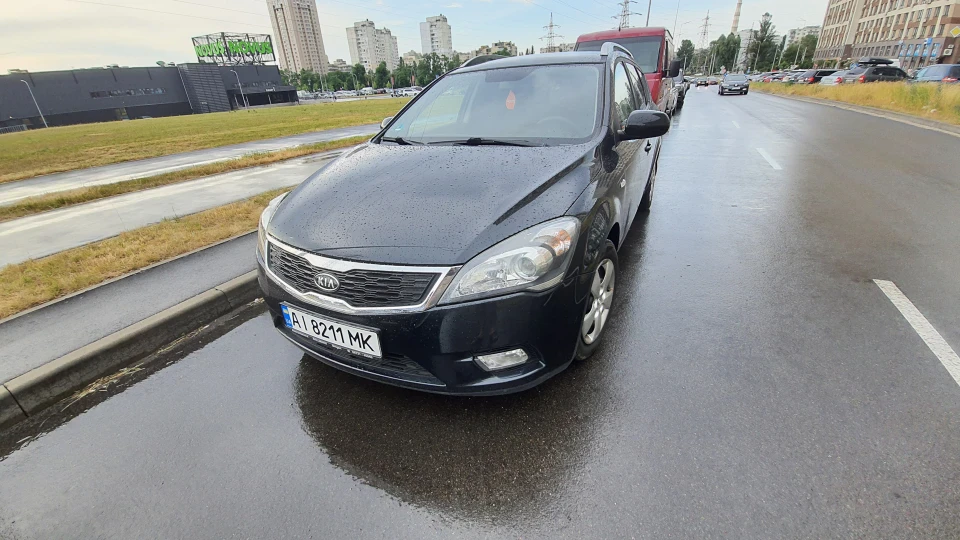 KIA Ceed SW Чорне маля 2
