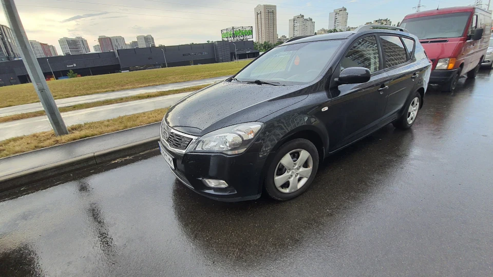 KIA Ceed SW Чорне маля 3