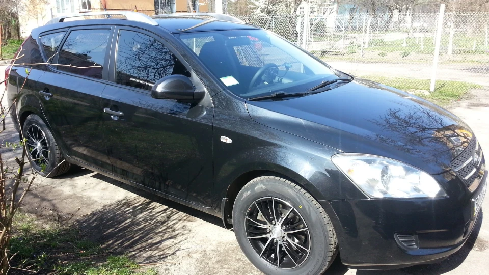 KIA Ceed SW Чорний вагончик 3