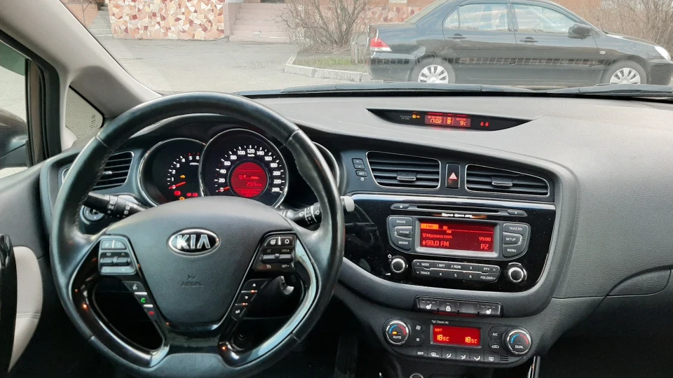 KIA Ceed SW Chocolate 1.6 CRDi MT 5
