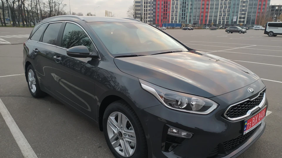 KIA Ceed SW Gray Edition 2