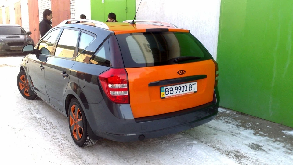 KIA Ceed SW Помаранчевий лінивець 4