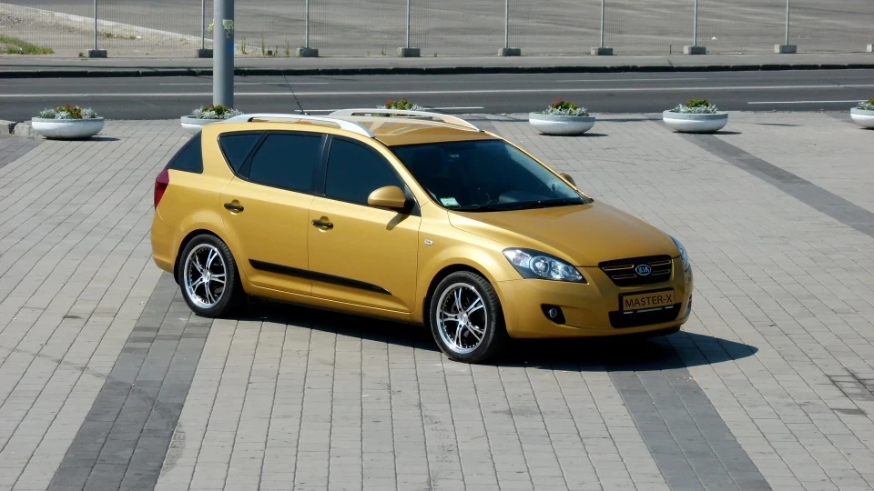 KIA Ceed SW Turbo+, Dakar Yellow 2