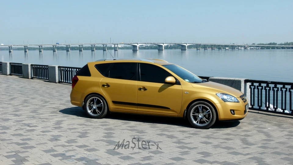 KIA Ceed SW Turbo+, Dakar Yellow 3
