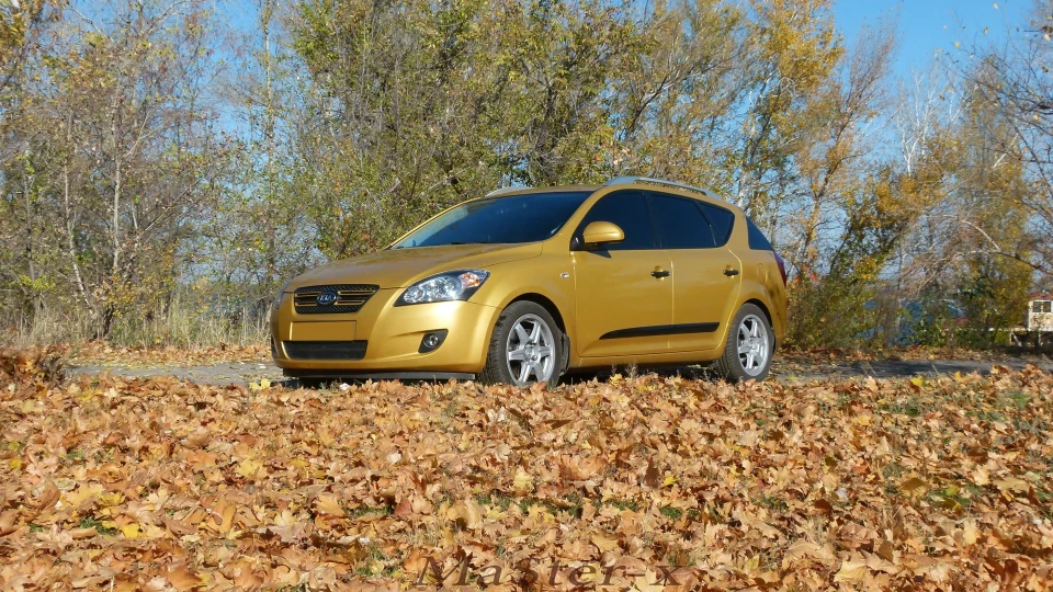 KIA Ceed SW Turbo+, Dakar Yellow 4