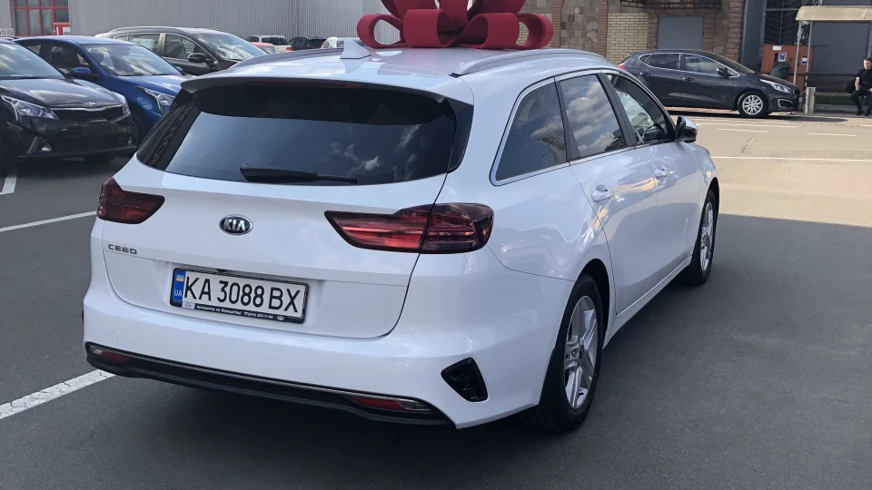 KIA Ceed SW white 2
