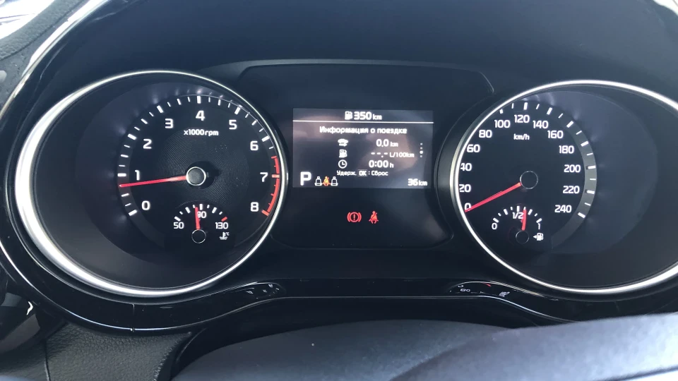KIA Ceed SW white 4
