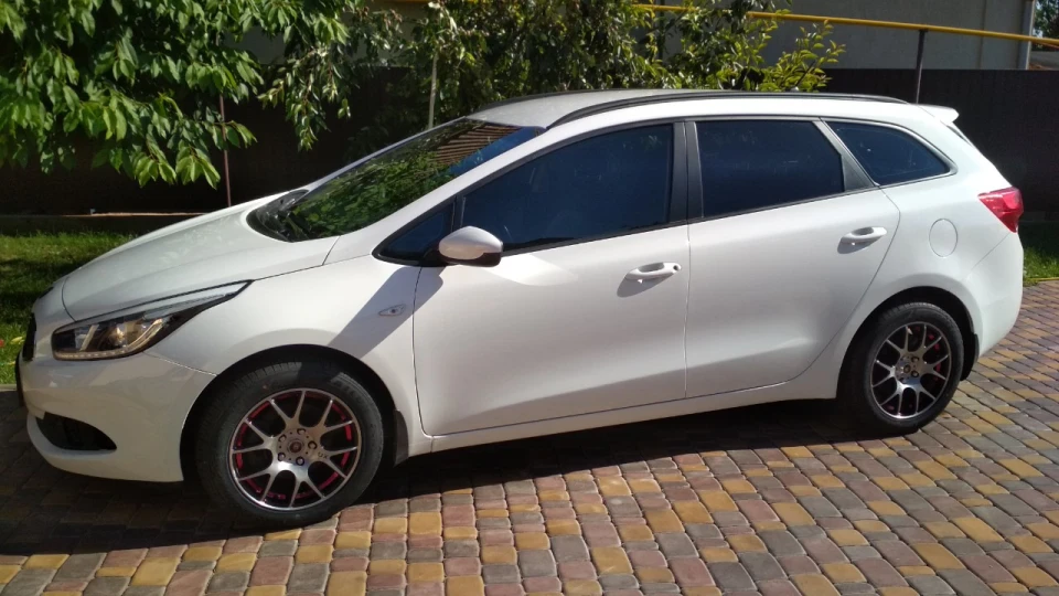 KIA Ceed SW "White"