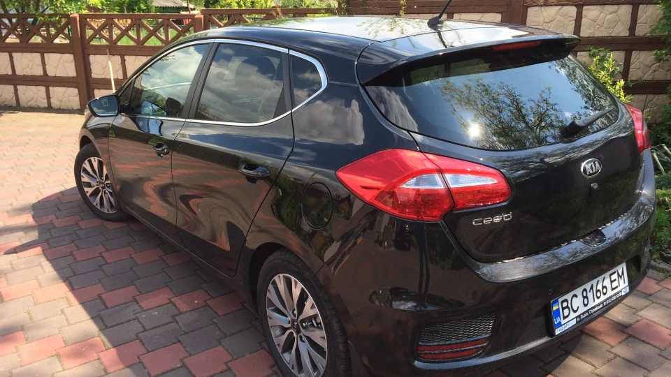 KIA Ceed Black Pearl 1.6CRDi 7DCT 3