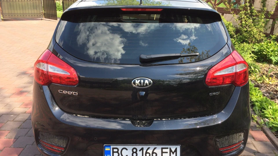 KIA Ceed Black Pearl 1.6CRDi 7DCT 4