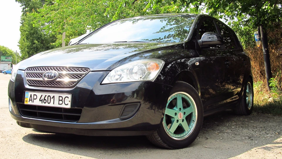KIA Ceed чорний 3