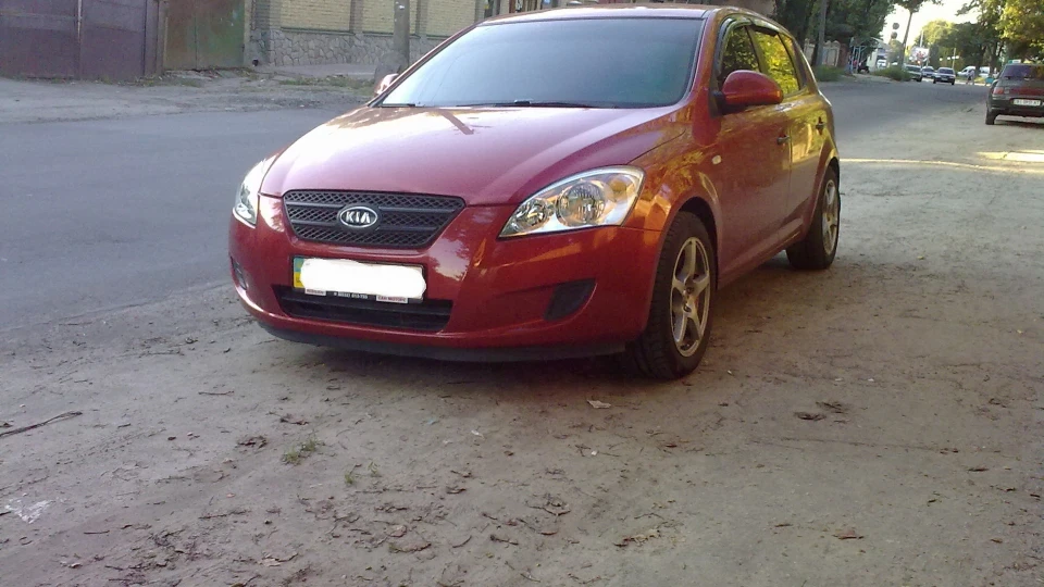 KIA Ceed червоненька кішечка 2