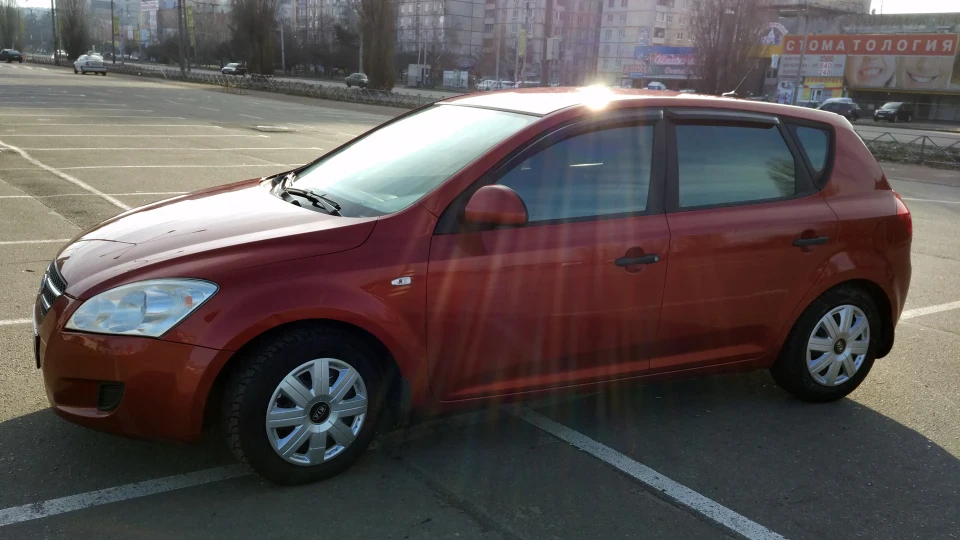 KIA Ceed Червоний Кеєд 4