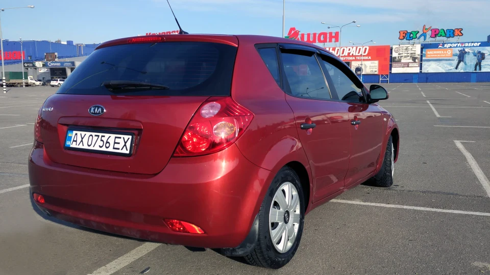 KIA Ceed Червоний Кеєд 5