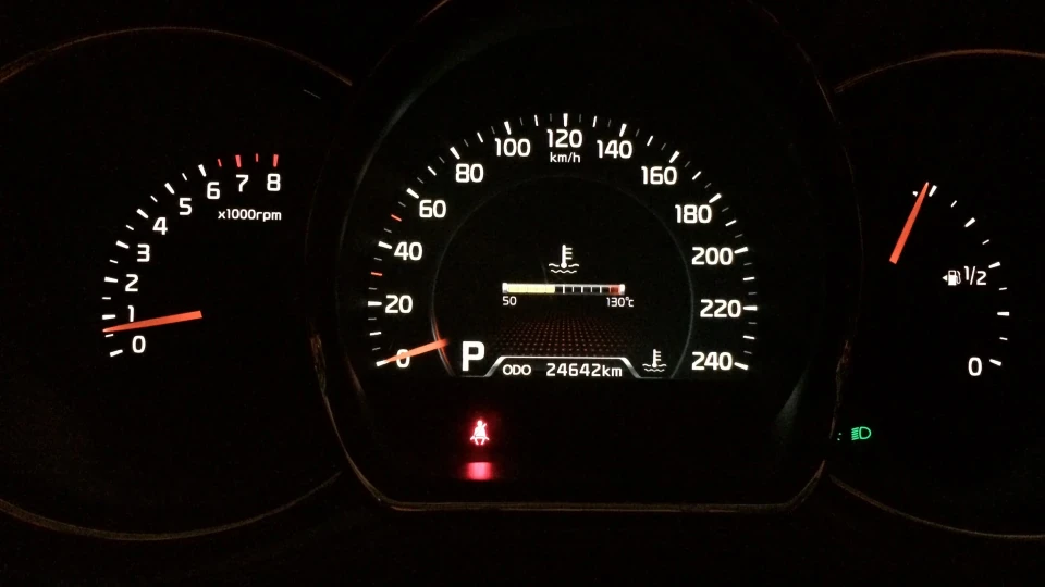 KIA Ceed Сірий металік, панорама 2
