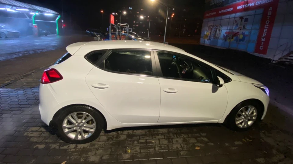 KIA Ceed сніжно-білий ) 2