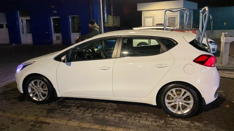 KIA Ceed сніжно-білий ) 3