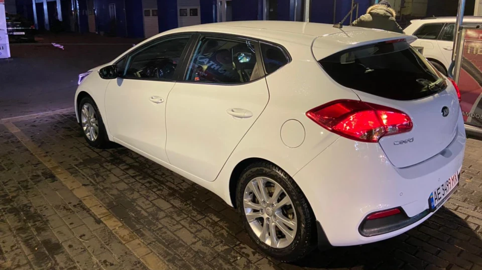 KIA Ceed сніжно-білий ) 4