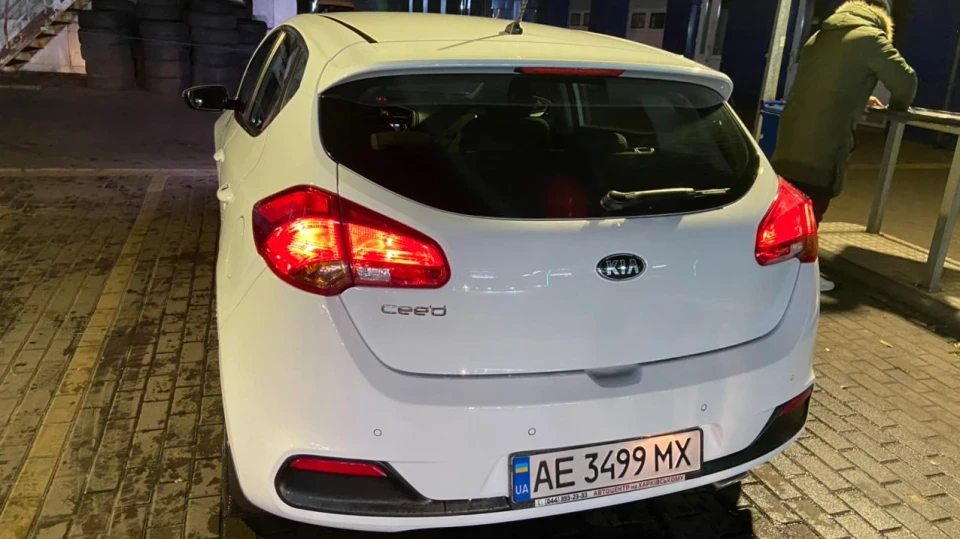KIA Ceed сніжно-білий ) 5