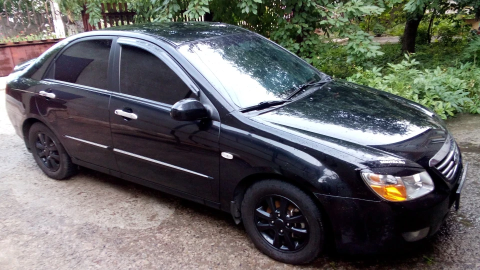 KIA Cerato 2,0 чорний 4