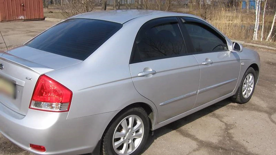 KIA Cerato 2.0 EX 3