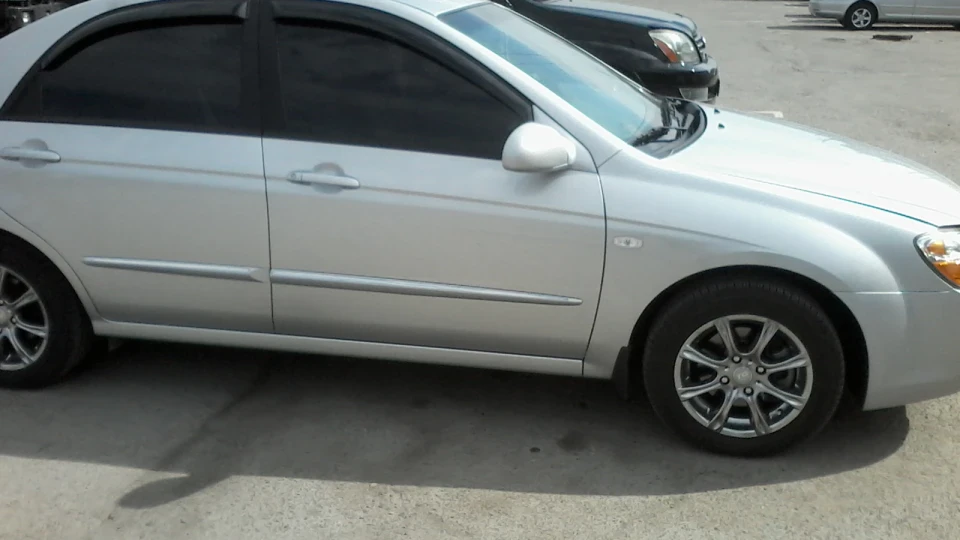 KIA Cerato 2.0 EX 4