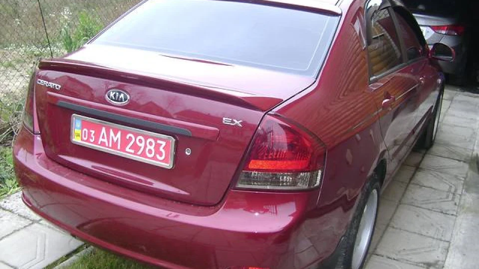 KIA Cerato Cerato red black 2