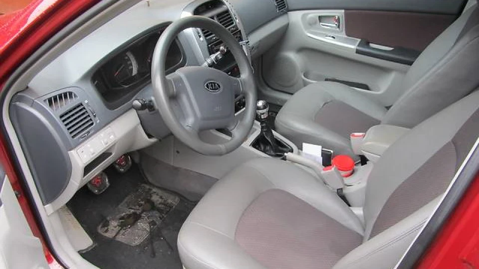 KIA Cerato Cerato red black 4