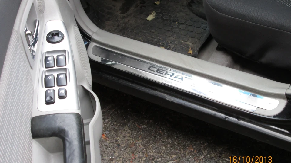 KIA Cerato чорний лак 1.6 4