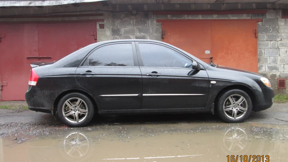 KIA Cerato чорний лак 1.6 5