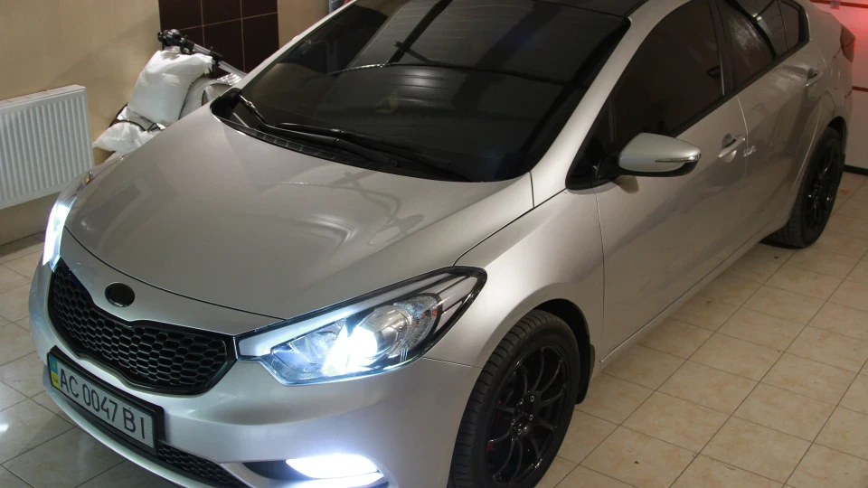 KIA Cerato GRAY AND BLACK 2