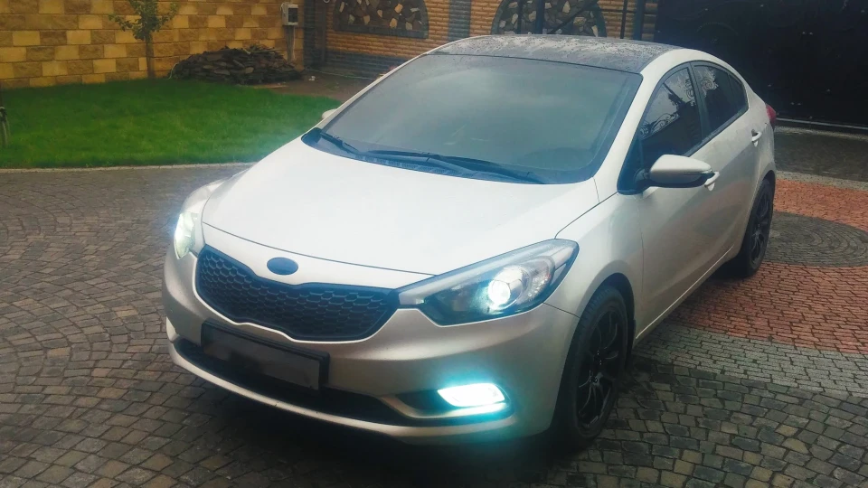 KIA Cerato GRAY AND BLACK 3
